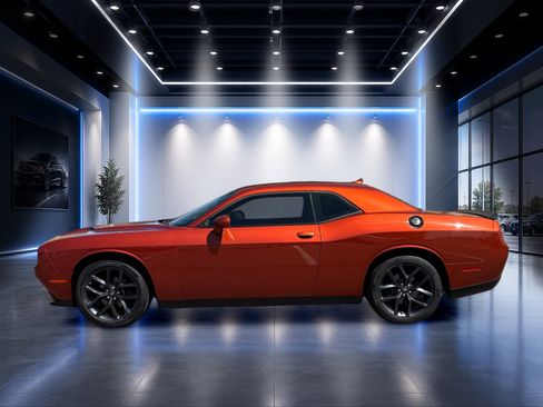 Used 2020 Dodge Challenger SXT w/ Driver Convenience Group RWD image 7