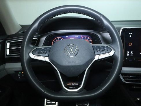 Used 2025 Volkswagen Atlas Peak Edition SE image 25