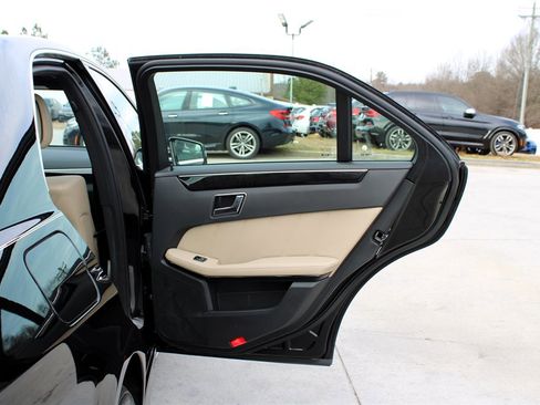 Used 2011 Mercedes-Benz E 550 4MATIC Sedan image 35