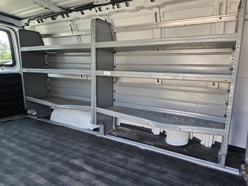 Used 2014 Chevrolet Express 1500 AWD image 32