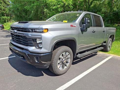 Used 2024 Chevrolet Silverado 2500 Custom w/ Custom Value Package AWD/4WD image 2