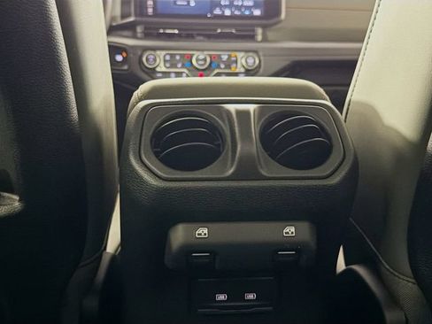 Used 2025 Jeep Gladiator Mojave w/ Convenience Group AWD/4WD image 30