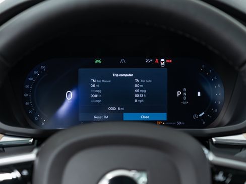 New 2026 Volvo XC60 B5 Plus w/ Climate Package AWD/4WD image 18