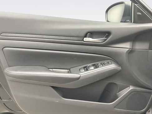 Used 2024 Nissan Altima 2.5 SV FWD image 9