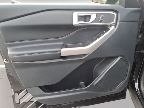 Certified 2023 Ford Explorer XLT w/ Equipment Group 202A image 8