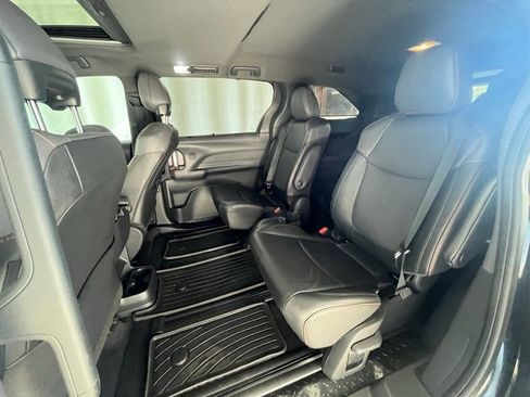 Used 2021 Toyota Sienna XSE image 22