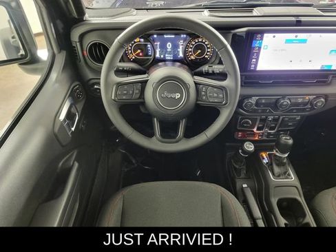Used 2026 Jeep Wrangler Unlimited Rubicon AWD/4WD image 24