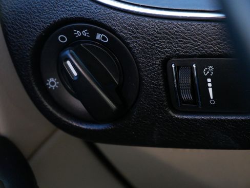 Used 2014 Dodge Grand Caravan SE image 26