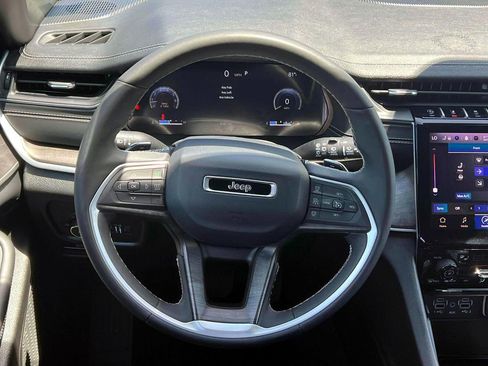 Used 2024 Jeep Grand Cherokee L Limited AWD/4WD image 15