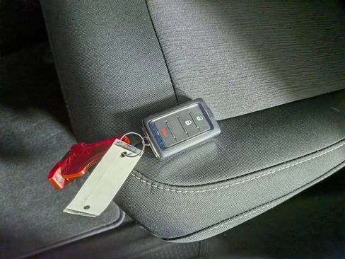 Certified 2025 Jeep Grand Cherokee Laredo X image 34