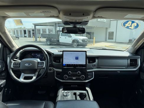 Used 2024 Ford Expedition XLT AWD/4WD image 43
