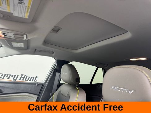 Used 2025 Chevrolet Trax ACTIV w/ Sunroof Package image 3