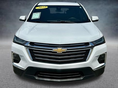 Used 2023 Chevrolet Traverse LT FWD image 2