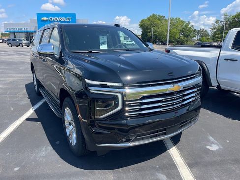 New 2025 Chevrolet Suburban Premier image 3