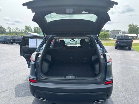 Used 2022 Jeep Cherokee Latitude AWD/4WD image 37