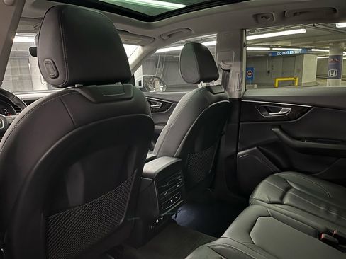 Used 2023 Audi Q8 Premium image 19