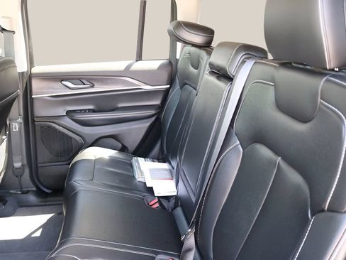 Used 2023 Jeep Grand Cherokee Limited w/ Black Appearance Package RWD image 14