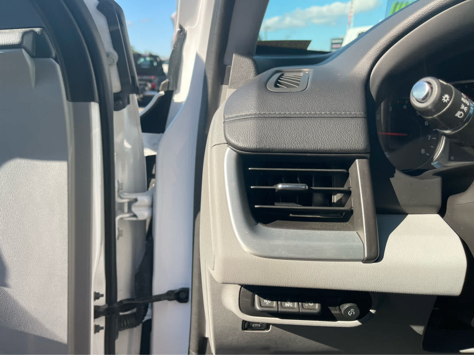Used 2024 GMC Terrain SLT w/ Tech Package FWD image 14