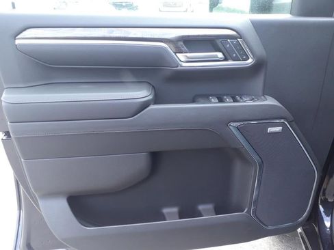 Used 2024 Chevrolet Silverado 2500 LTZ w/ LTZ Convenience Package image 14