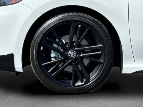 New 2026 Toyota Camry Hybrid FWD image 11