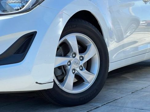 Used 2014 Hyundai Elantra SE FWD image 2