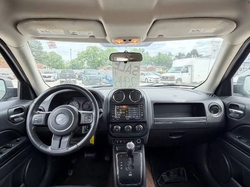 Used 2013 Jeep Patriot Latitude w/ Altitude Pkg AWD/4WD image 12