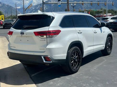 Used 2017 Toyota Highlander Limited w/ Carpet Mat Package AWD/4WD image 4