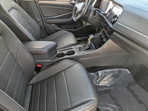 Used 2022 Volkswagen Jetta SE image 11