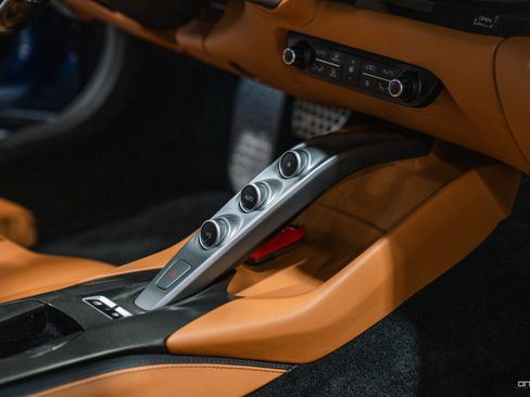 Used 2018 Ferrari 812 Superfast RWD image 18