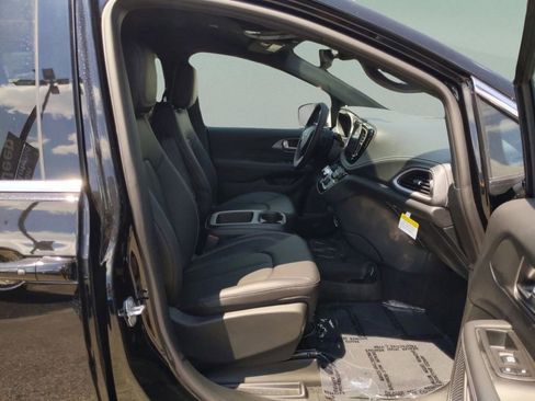New 2026 Chrysler Pacifica Select image 29