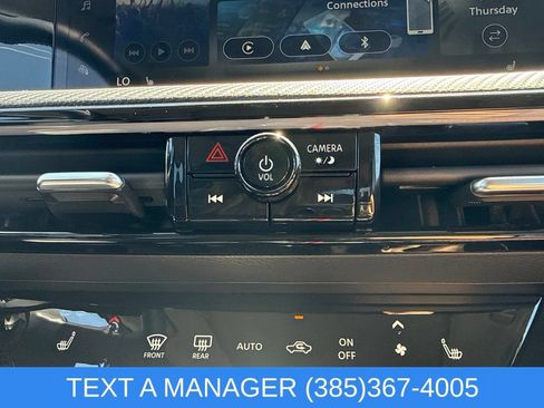 Used 2025 Nissan Kicks SR w/ SR Premium Package AWD/4WD image 23