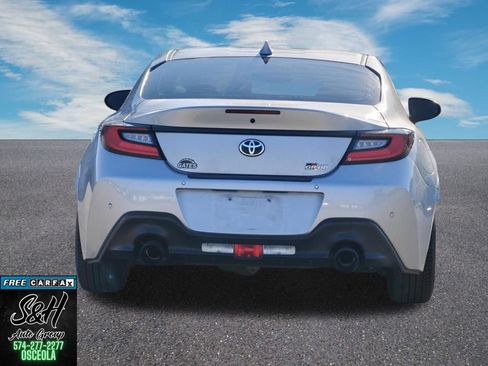 Used 2023 Toyota GR86 w/ ALL Weather Mat Package (TMS) RWD image 16