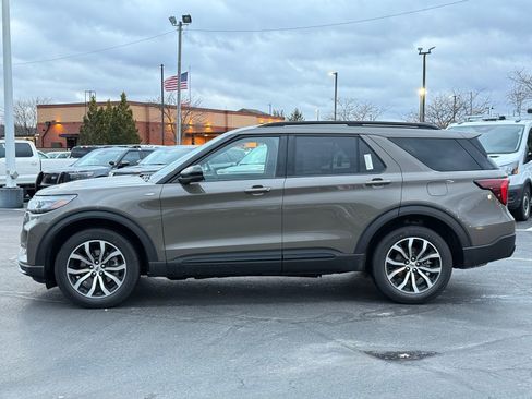 New 2026 Ford Explorer ST-Line image 2