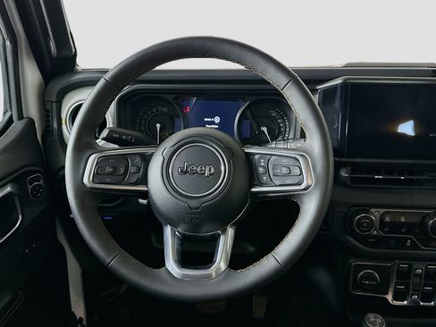 Used 2024 Jeep Wrangler Unlimited Sahara AWD/4WD image 17