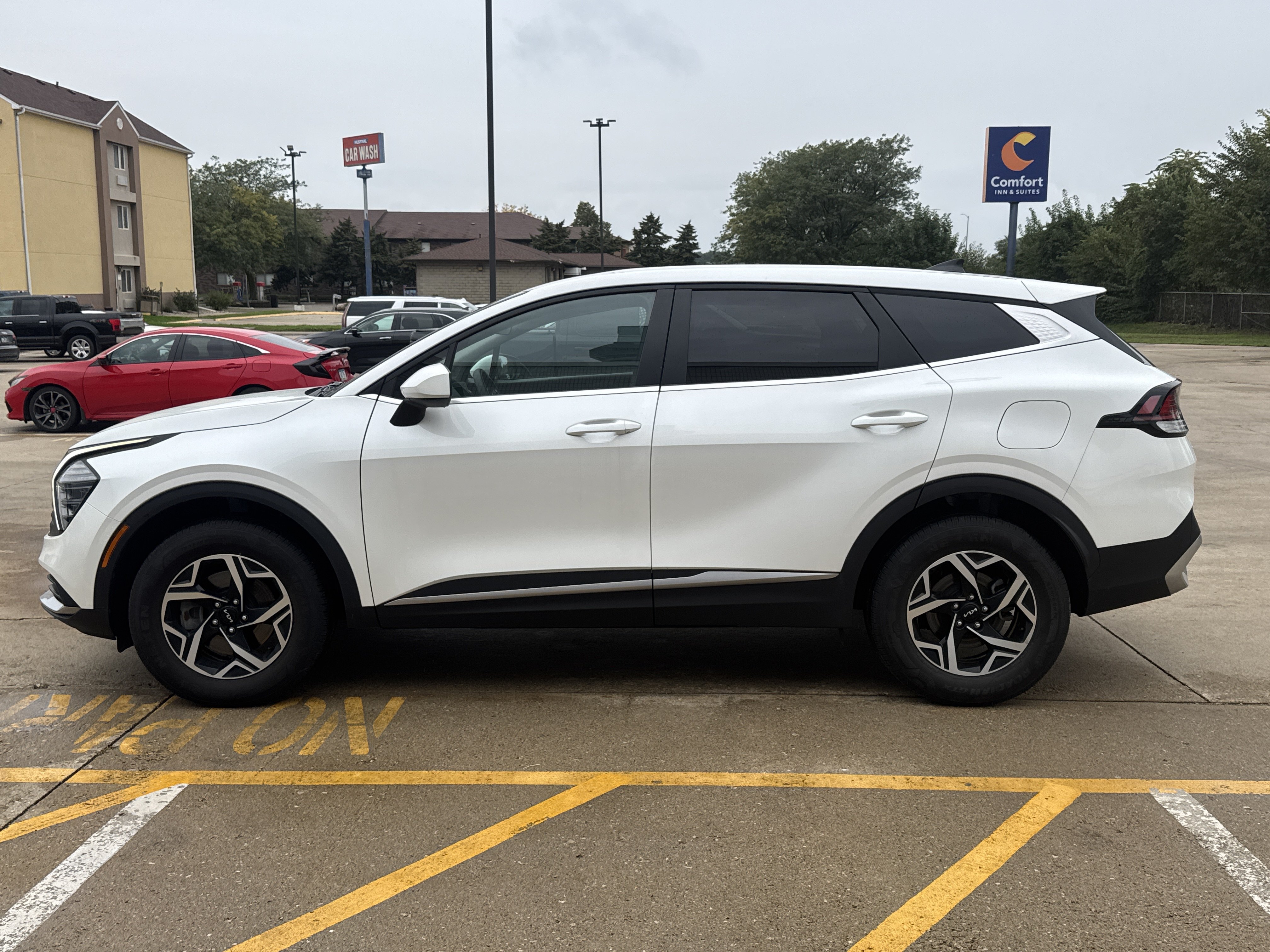Used 2024 Kia Sportage LX AWD/4WD image 5