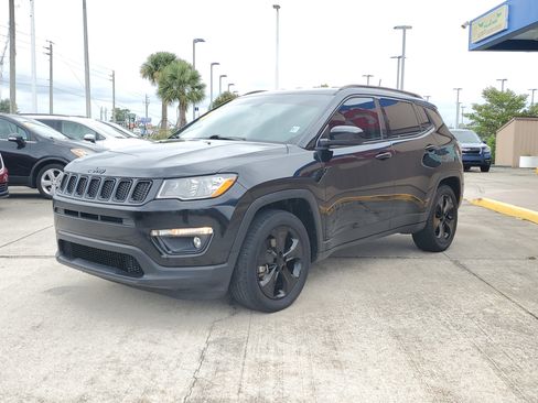 Used 2021 Jeep Compass Latitude FWD image 2
