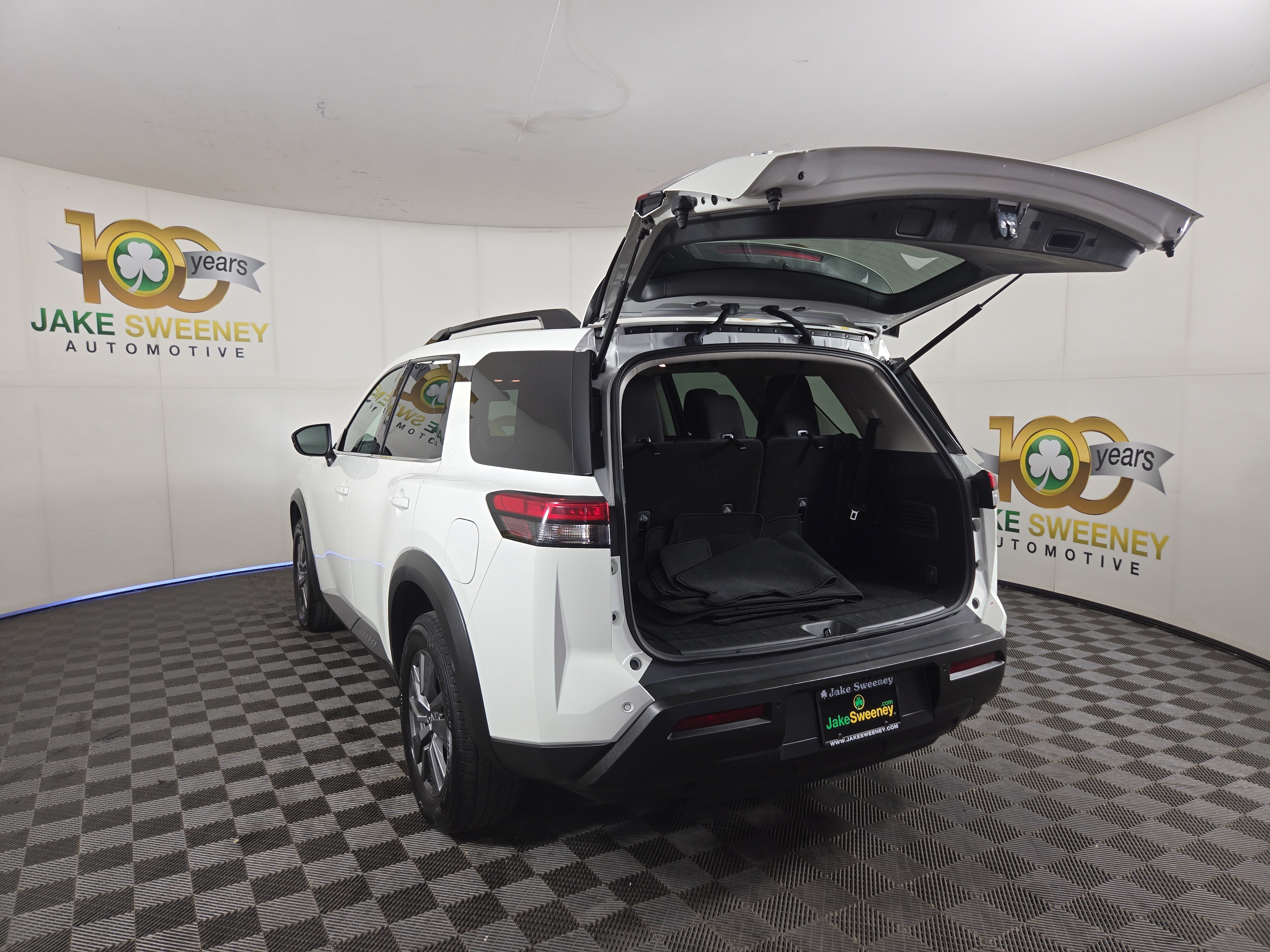 Used 2024 Nissan Pathfinder SV AWD/4WD image 32