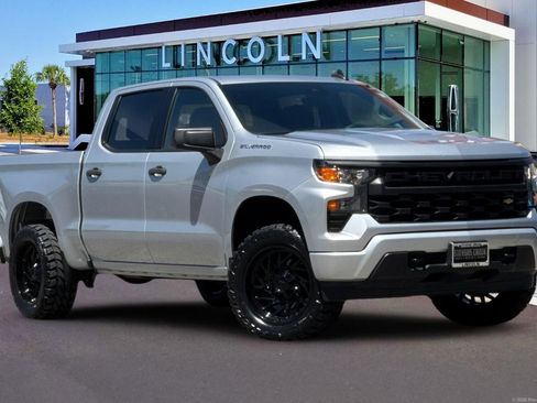 Used 2022 Chevrolet Silverado 1500 Custom AWD/4WD image 2