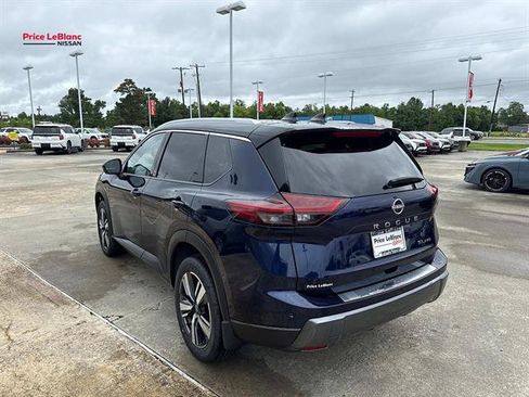 Certified 2025 Nissan Rogue SL w/ Tech Package AWD/4WD image 5