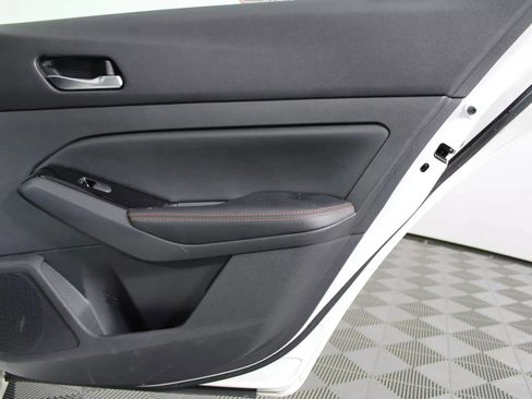 Used 2024 Nissan Altima 2.5 SR FWD image 40