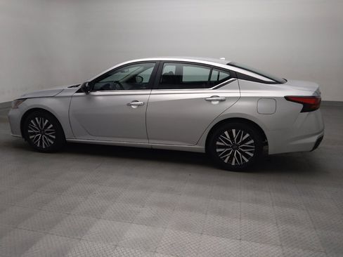 Used 2025 Nissan Altima 2.5 SV FWD image 3