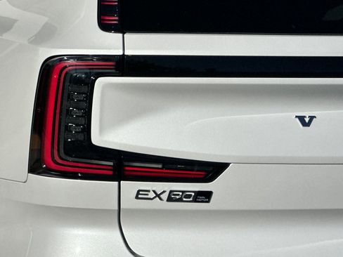 New 2025 Volvo EX90 Plus image 7