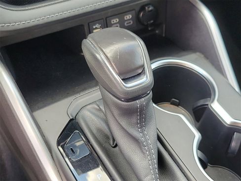 Used 2023 Toyota Highlander LE image 28