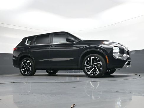 Used 2024 Mitsubishi Outlander SE image 34