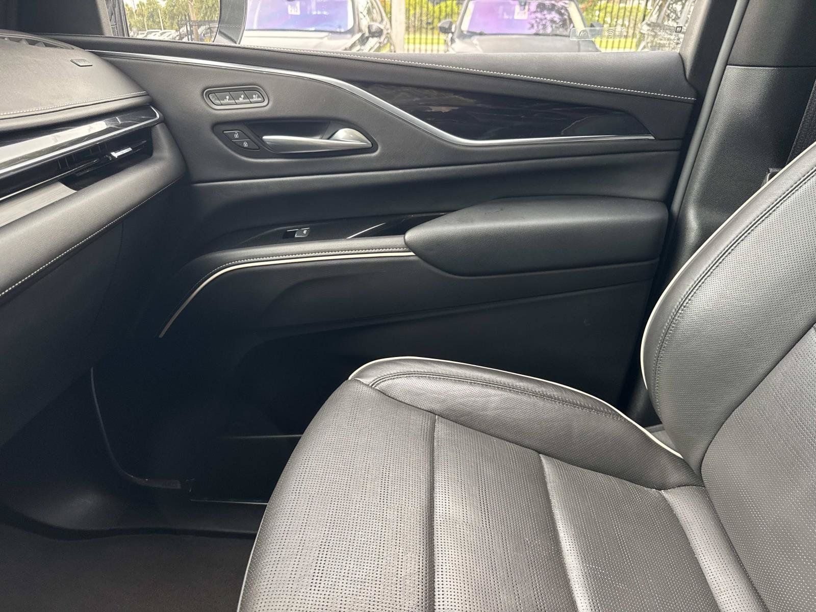 Used 2024 Cadillac Escalade Sport AWD/4WD image 25