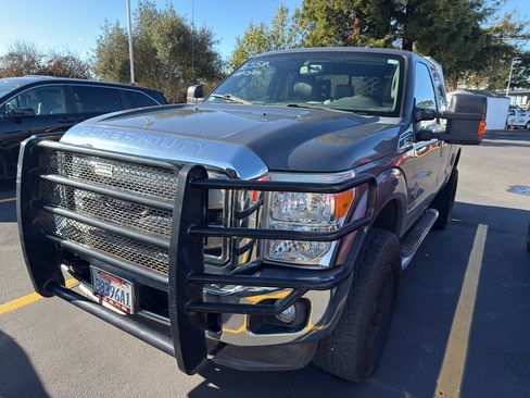 Used 2011 Ford F350 Lariat w/ Lariat Interior Pkg image 2