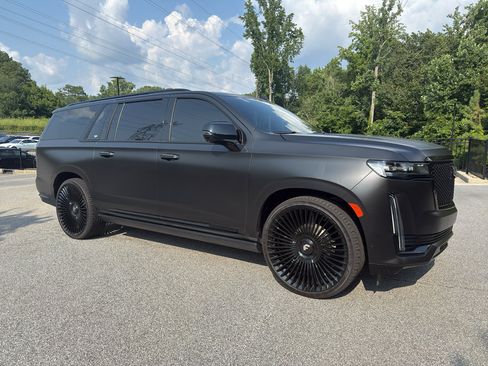 Used 2023 Cadillac Escalade ESV Sport w/ LPO, ONYX Package AWD/4WD image 4