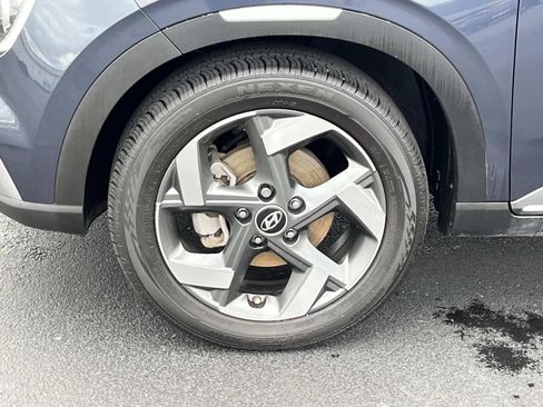 Used 2023 Hyundai Venue Limited FWD image 12