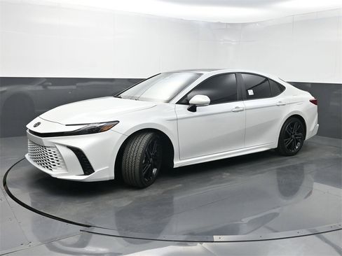 Used 2025 Toyota Camry XSE image 21