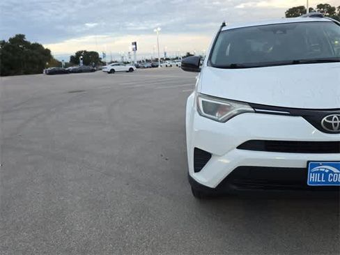 Used 2017 Toyota RAV4 LE image 10